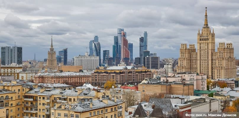 В Москве на несанкционированном митинге начались провокации против полиции