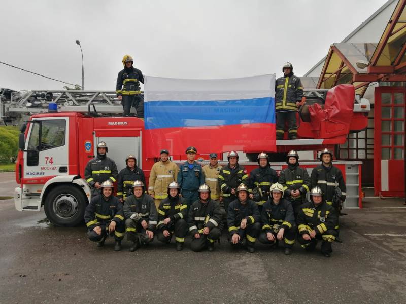 МЧС по ВАО поздравляет с Днем России