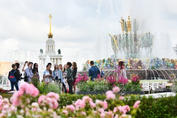 На главной выставке страны стартовал экскурсионный сезон