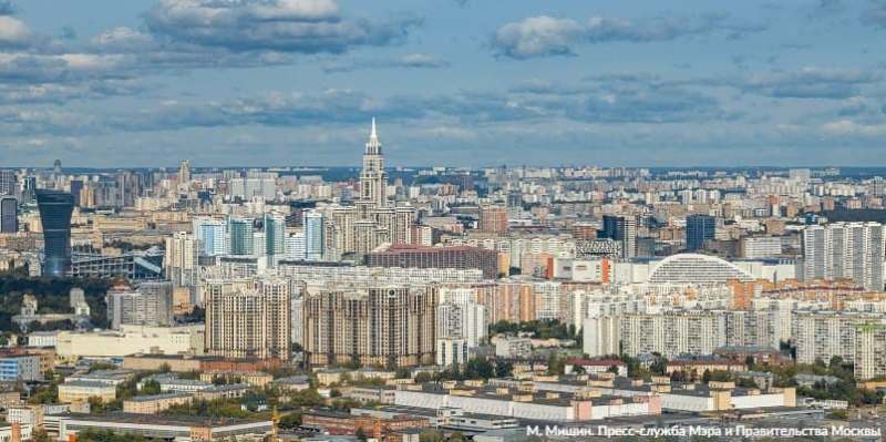 Меры по сдерживанию COVID-19 продолжают действовать в Москве после завершения длинных выходных
