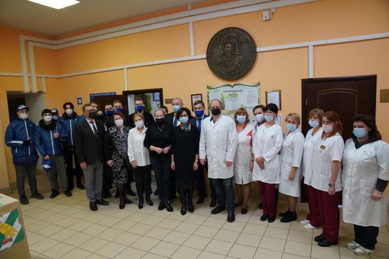 Единороссы Восточного округа Москвы передали маленьким пациентам больницы святого Владимира игрушки «для храбрости»